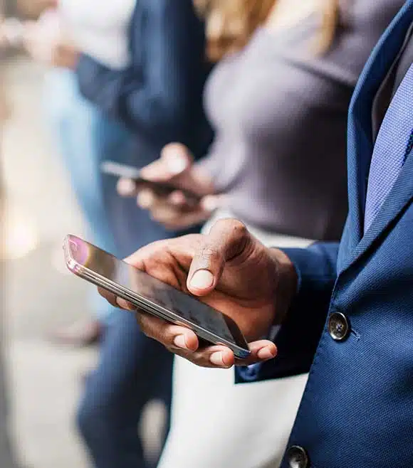 mobile first celular app iphone androide